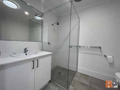 5/2 Delaronde Drive, Success WA 6164
