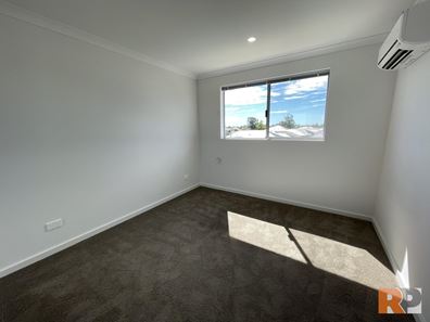 5/2 Delaronde Drive, Success WA 6164