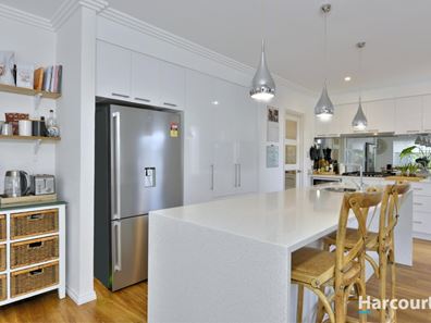 76 Leisure Way, Halls Head WA 6210