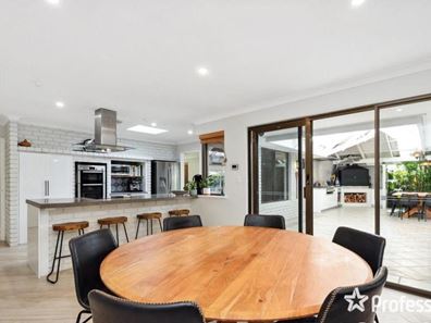 8 Hatfield Way, Booragoon WA 6154