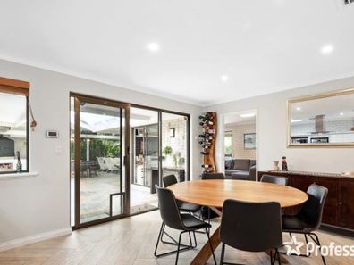8 Hatfield Way, Booragoon WA 6154