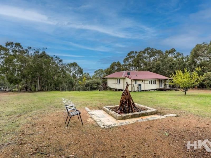 149 Leschenaultia Drive, Chittering