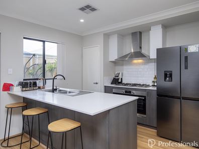 8 Sorbus Lane, Forrestfield WA 6058