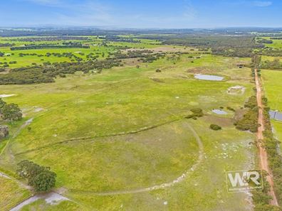 274 Lake Barnes Road, Narrikup WA 6326