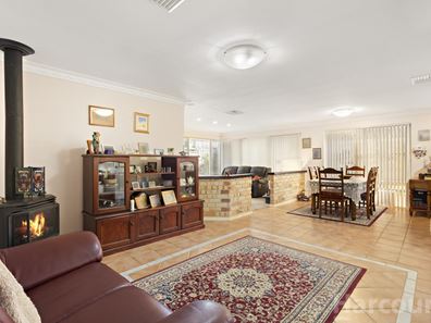 8 Howe Close, San Remo WA 6210