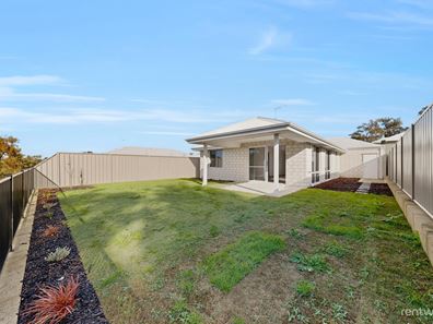 5 Baring Rd, Parmelia WA 6167