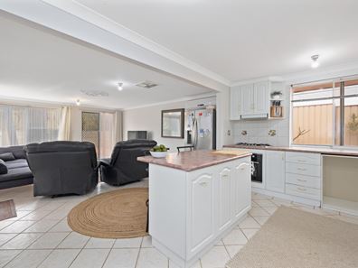 38 Preston Road, Parmelia WA 6167