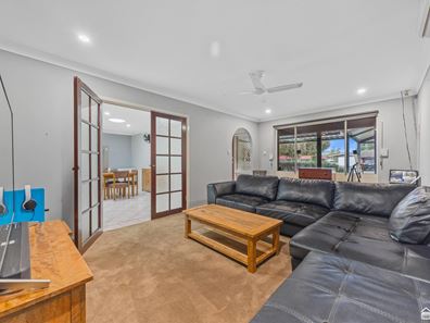 4 Mimosa Court, Kelmscott WA 6111