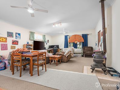 2 Woodman Street, Utakarra WA 6530