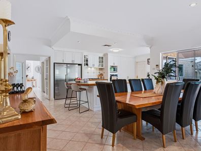 15 Beaufort Crescent, West Busselton WA 6280