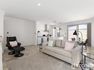 11 Venulosa Avenue, Halls Head WA 6210