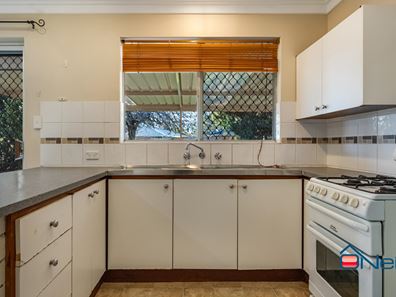 4 Sherwood Court, Armadale WA 6112