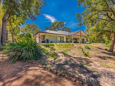 12A Lyons Road, Waroona WA 6215