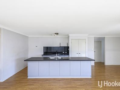 10 Beukers Way, Piara Waters WA 6112
