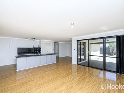10 Beukers Way, Piara Waters WA 6112