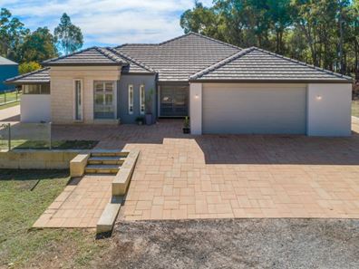 16 Strawberry Hill Drive, Gidgegannup WA 6083