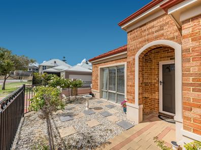 5 Pyramids Chase, Iluka WA 6028