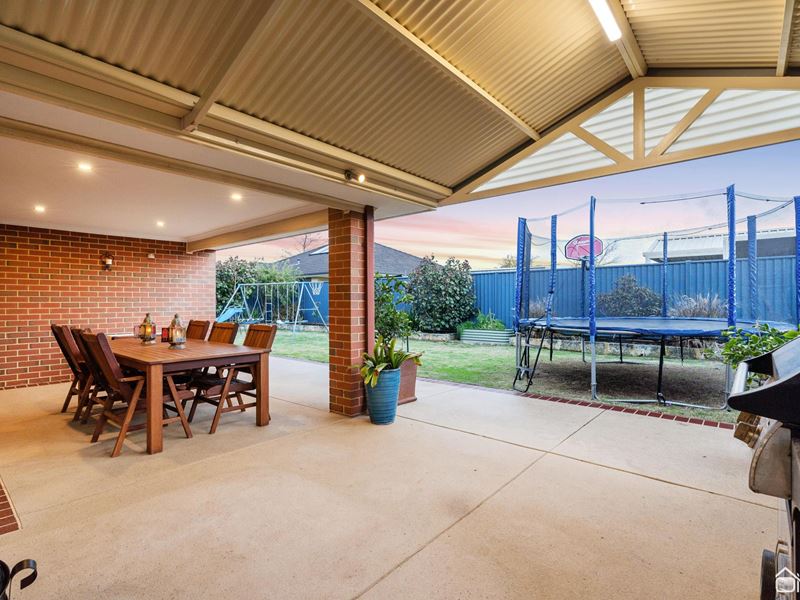 15 Vanilla Bend, Byford WA 6122