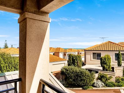 68/160 West Coast Drive, Sorrento WA 6020