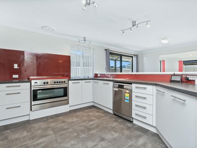 43 Seville Drive, Seville Grove WA 6112