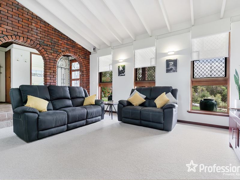 72 The Escarpment, Willetton