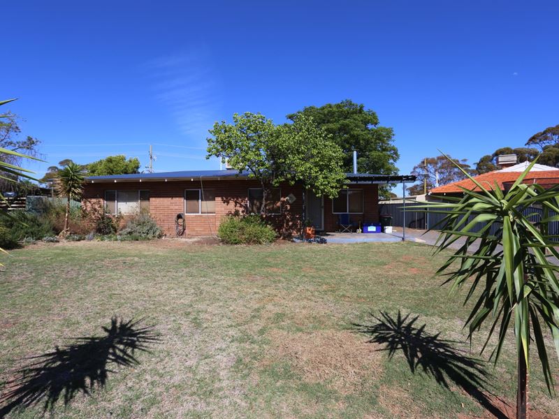 75 Bluebush Road, Kambalda West WA 6442