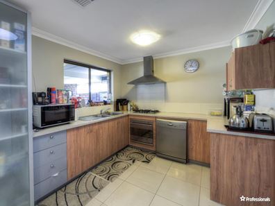 7 Edinburgh Road, Forrestfield WA 6058