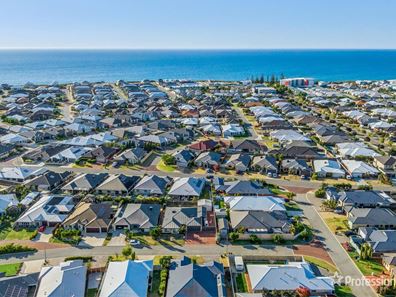 23 Senecio Way, Halls Head WA 6210