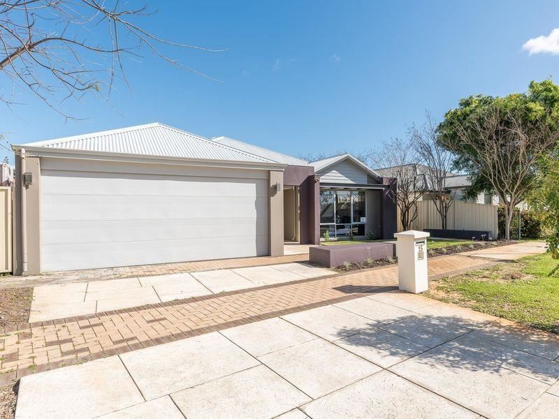 15 Barcoo Bend, Hammond Park