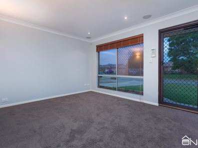 15 Lyrebird Loop, Seville Grove WA 6112