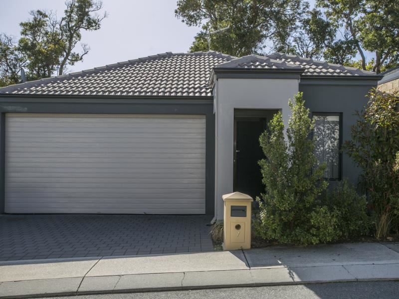 7 Rosemount Entrance, Pearsall