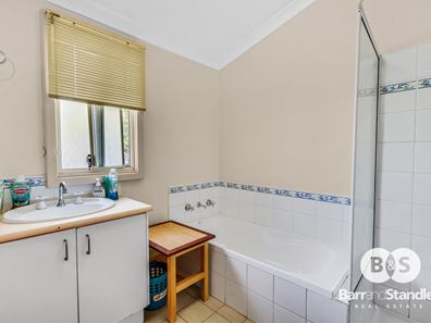 185 Clarke Street East, Carey Park WA 6230