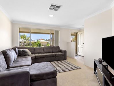 1 Allamanda Way, Halls Head WA 6210