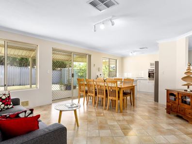 1 Allamanda Way, Halls Head WA 6210