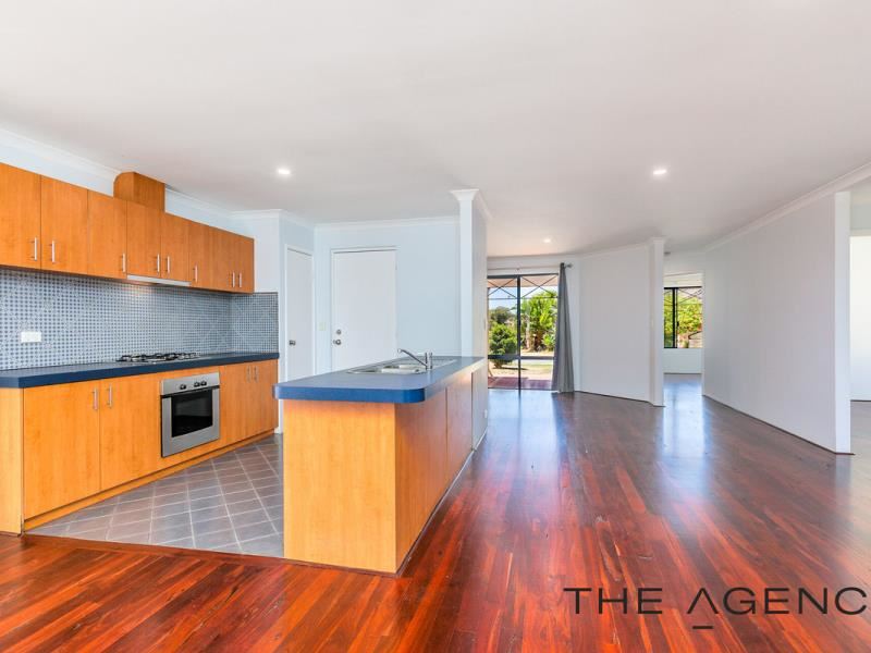 13 Acorn Place, South Lake