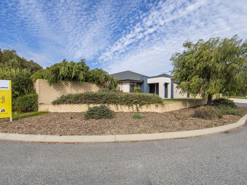 1 Harlequin Close, Golden Bay