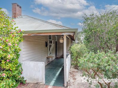 26 Fourth Road, Armadale WA 6112