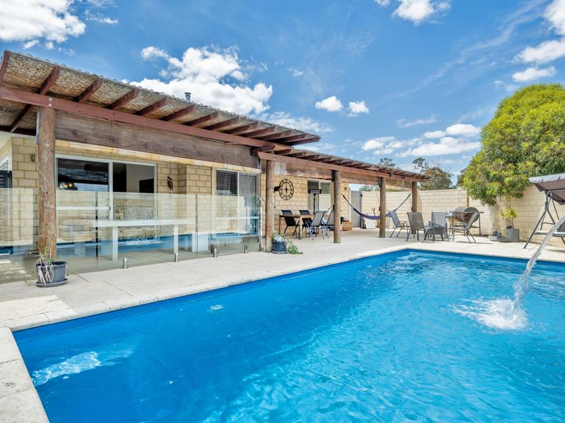 2 Scottsdale Turn, Meadow Springs