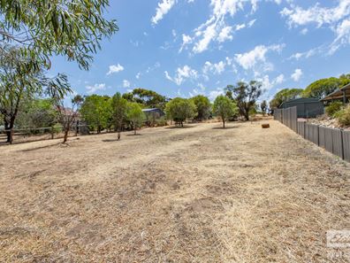 24 Harcourt Street, Toodyay WA 6566