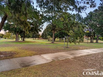 67 Parkland Dr, Warnbro WA 6169