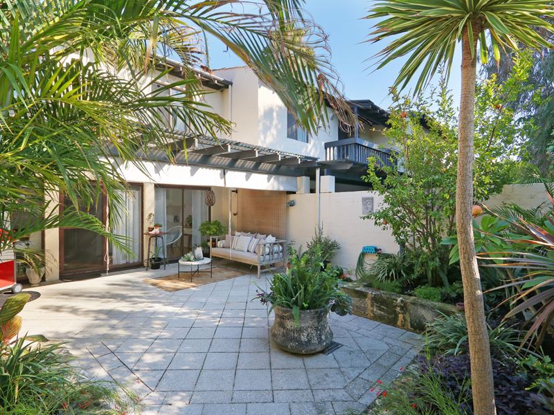 2/11 South Terrace, Como