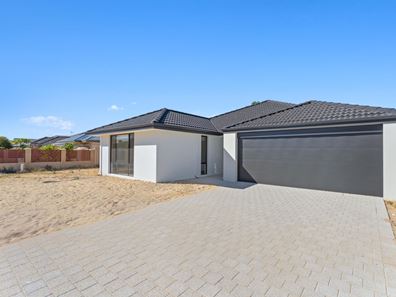 11 Lucky Bay Road, Secret Harbour WA 6173