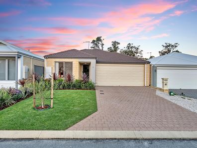 4 Blanche Crescent, Lakelands WA 6180