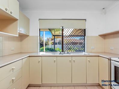 2/453 Riverton Drive East, Riverton WA 6148