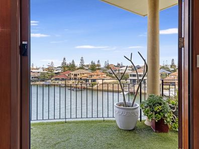 11/4 Port Quays, Wannanup WA 6210