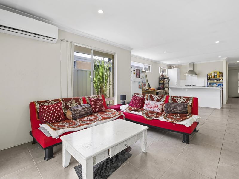 21 Cherrytree Chase, Maddington