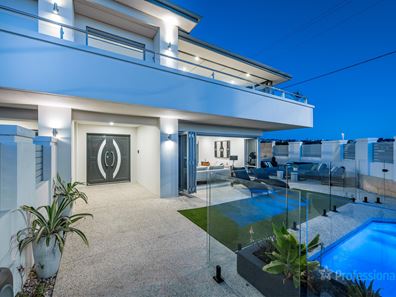 2 Mcpharlin Avenue, Quinns Rocks WA 6030
