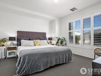 8 Aquamarine Parade, Treeby WA 6164