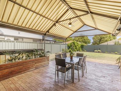 6 Kirke Cove, Merriwa WA 6030