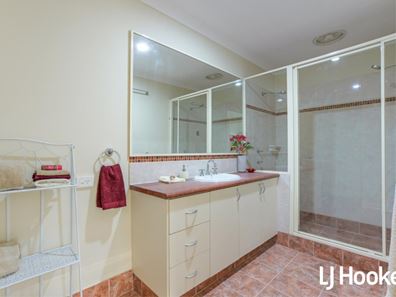 121 Shreeve Road, Canning Vale WA 6155